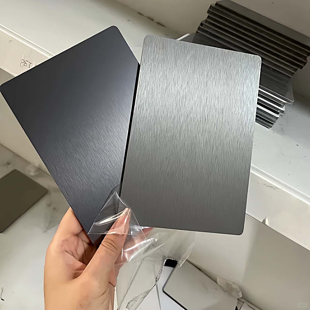 0.5mm黒色アルマイト加工アルミ板 カスタムレーザーカット - Commercial Uv Printing のレビューと価格
